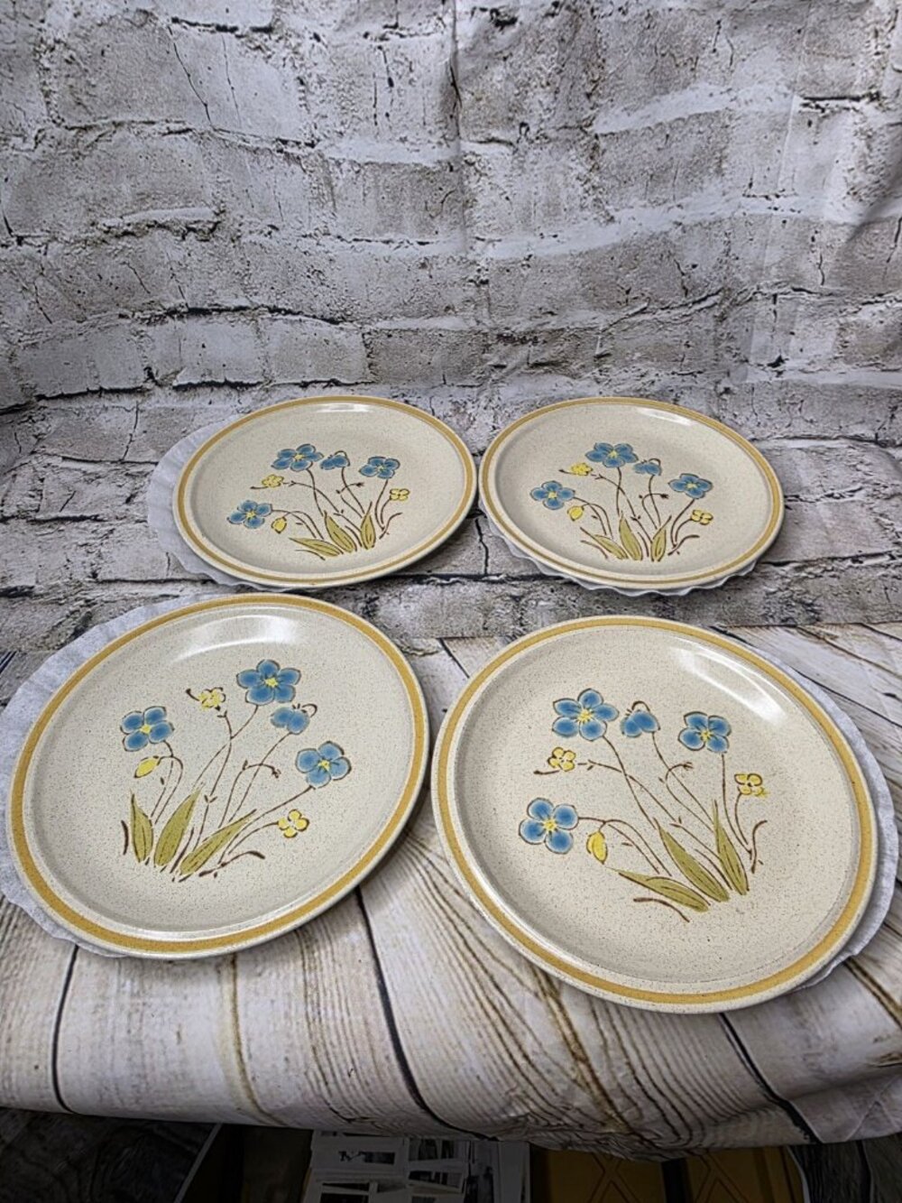 4 Hearthside Garden Festival Highland Flowers Stoneware Salad Dessert Plates 7.7